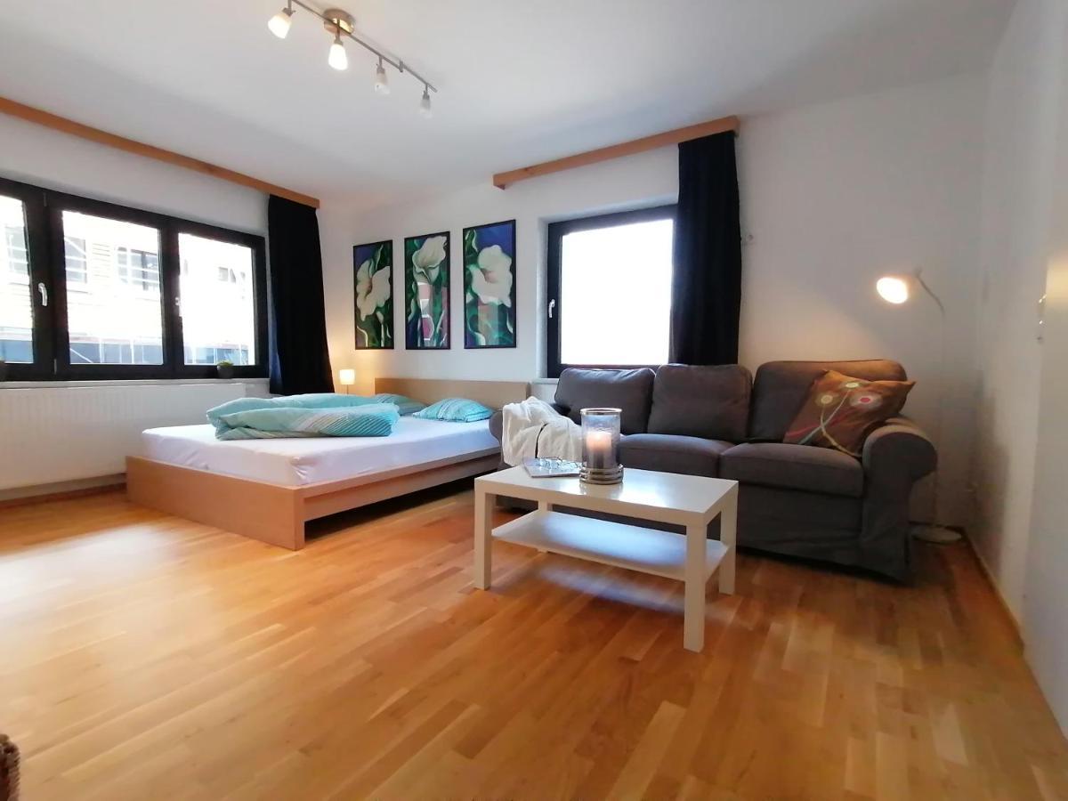 Mo's Apartment *